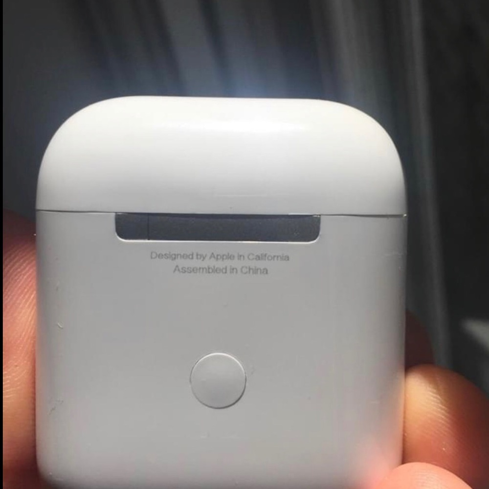 Apple AirPods - Picture 3 of 7